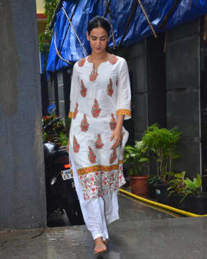 Photos: Sonal Chauhan Spotted At Mukesh Chabra's Office In Juhu | Picture 1670378
