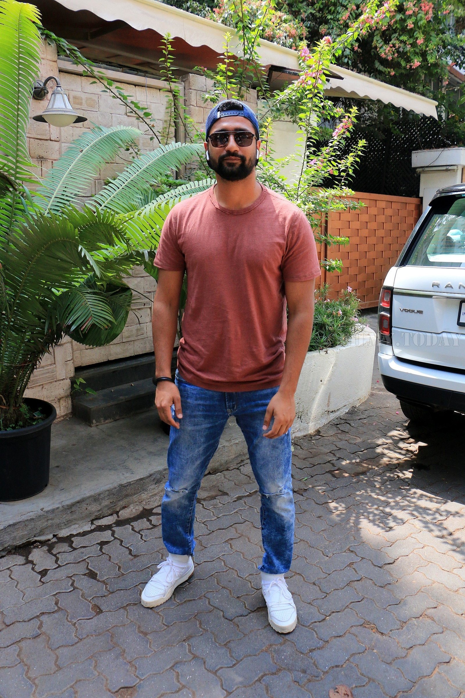 Vicky Kaushal - Photos: Celebs Spotted at Juhu | Picture 1653105