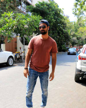 Vicky Kaushal - Photos: Celebs Spotted at Juhu | Picture 1653104