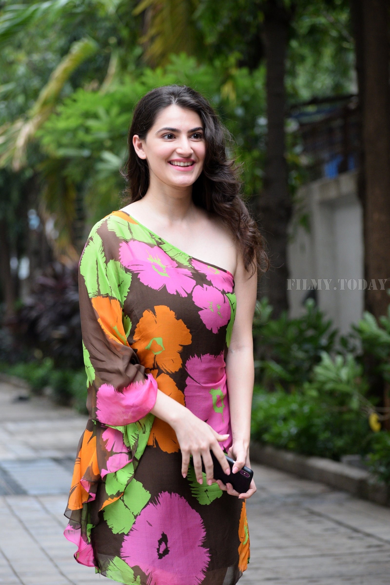 Photos: Shivaleeka Oberoi Spotted At Pen Studio's Office | Picture 1654028