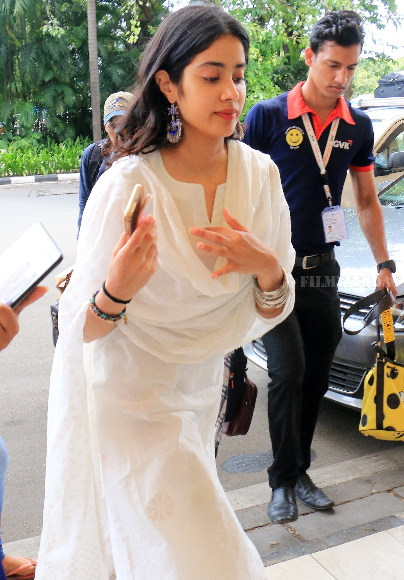 Janhvi Kapoor - Photos: Celebs Spotted At Airport In Santacruz | Picture 1654888