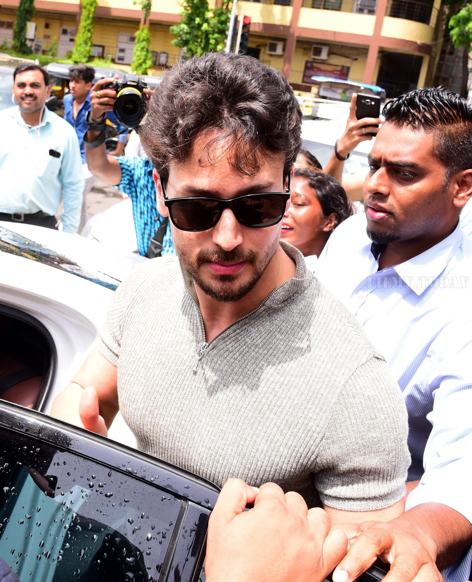 Tiger Shroff - Photos: Celebs Spotted at Bastian | Picture 1654962