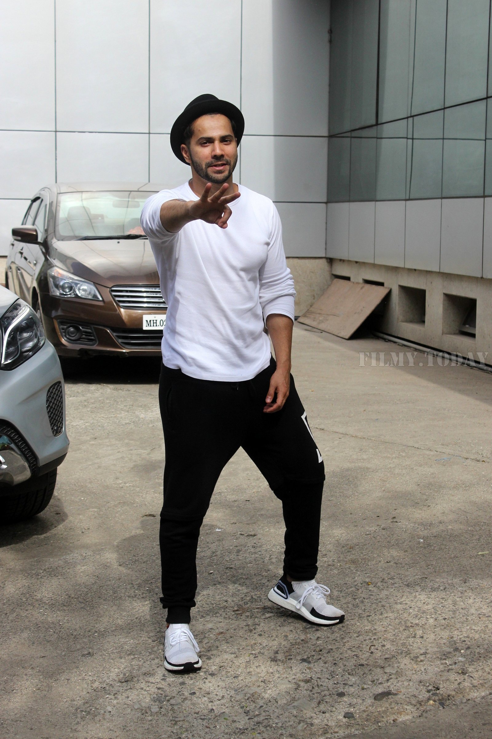 Varun Dhawan - Photos: Celebs Spotted at Andheri | Picture 1655775