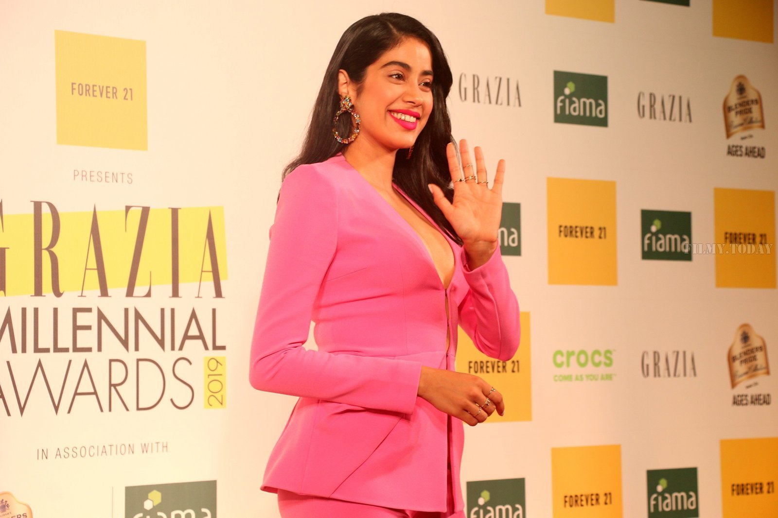 Janhvi Kapoor - Photos: Red Carpet Of 1st Edition Of Grazia Millennial Awards 2019 | Picture 1656038