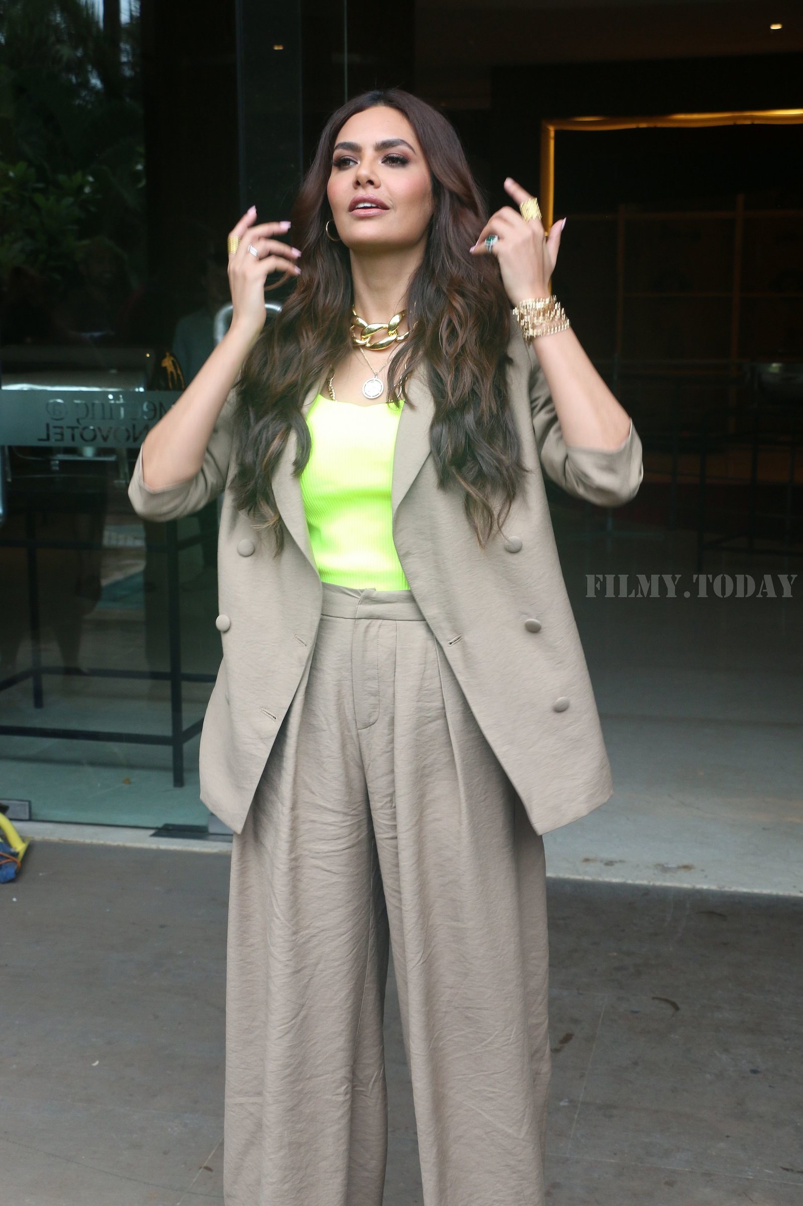 Photos: Esha Gupta Interacts Media For The Film One Day | Picture 1658381