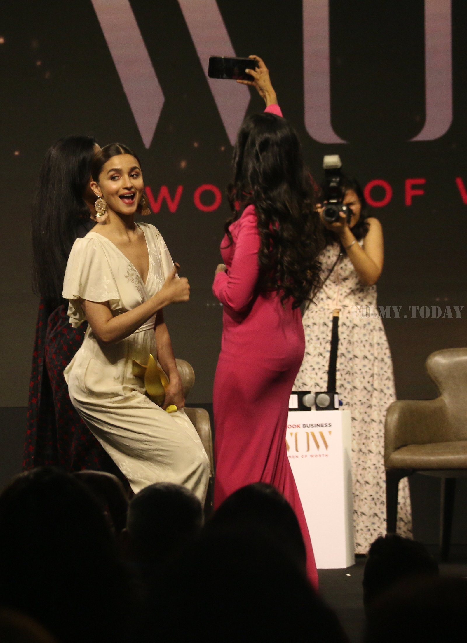 Photos: Alia Bhatt at Outlook Business's WOW Awards | Picture 1632640