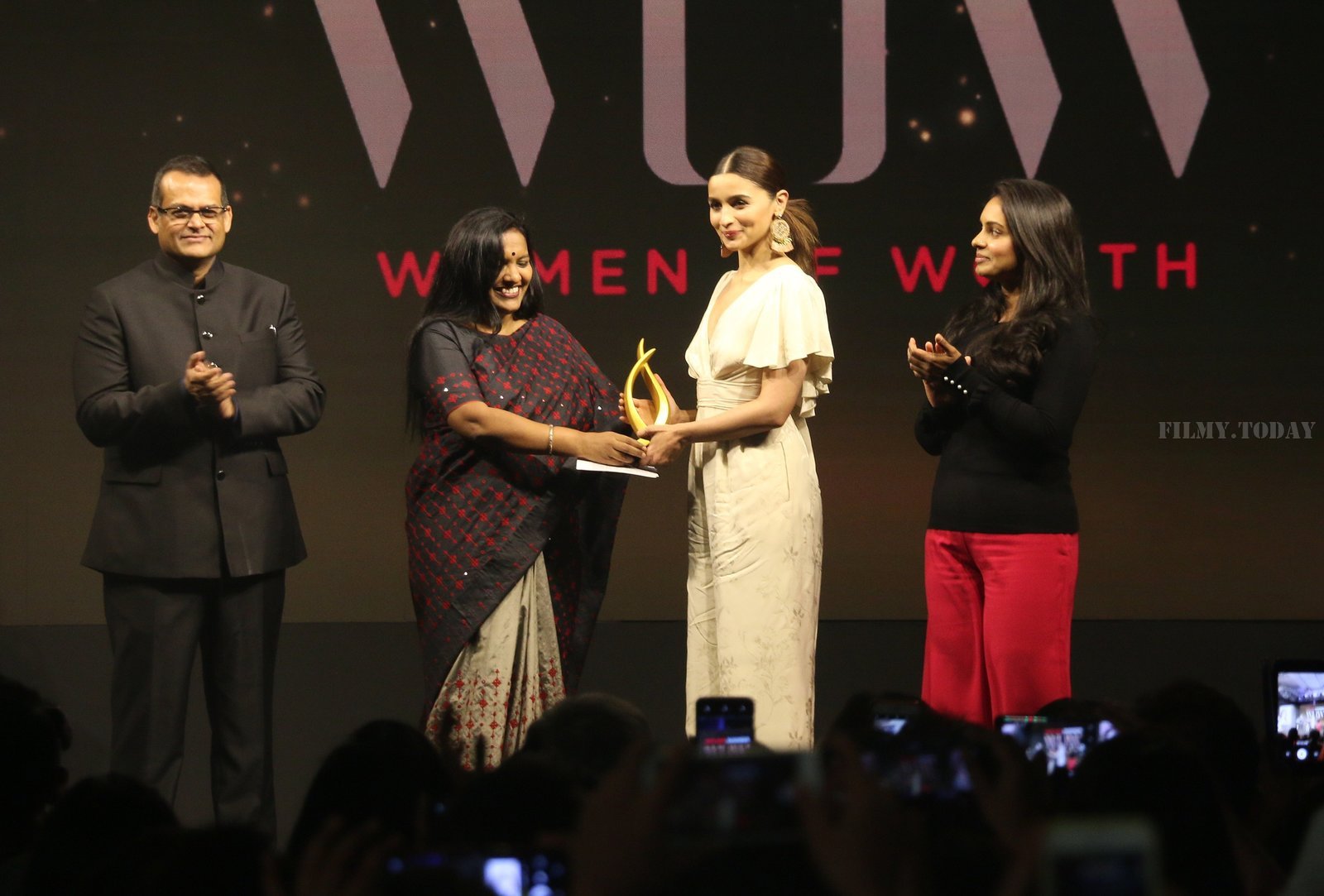 Photos: Alia Bhatt at Outlook Business's WOW Awards | Picture 1632641