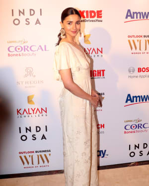 Photos: Alia Bhatt at Outlook Business's WOW Awards | Picture 1632631