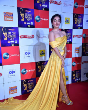 Kiara Advani - Photos: Celebs at Zee Cine Awards 2019 Red Carpet