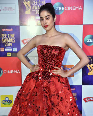 Janhvi Kapoor - Photos: Celebs at Zee Cine Awards 2019 Red Carpet