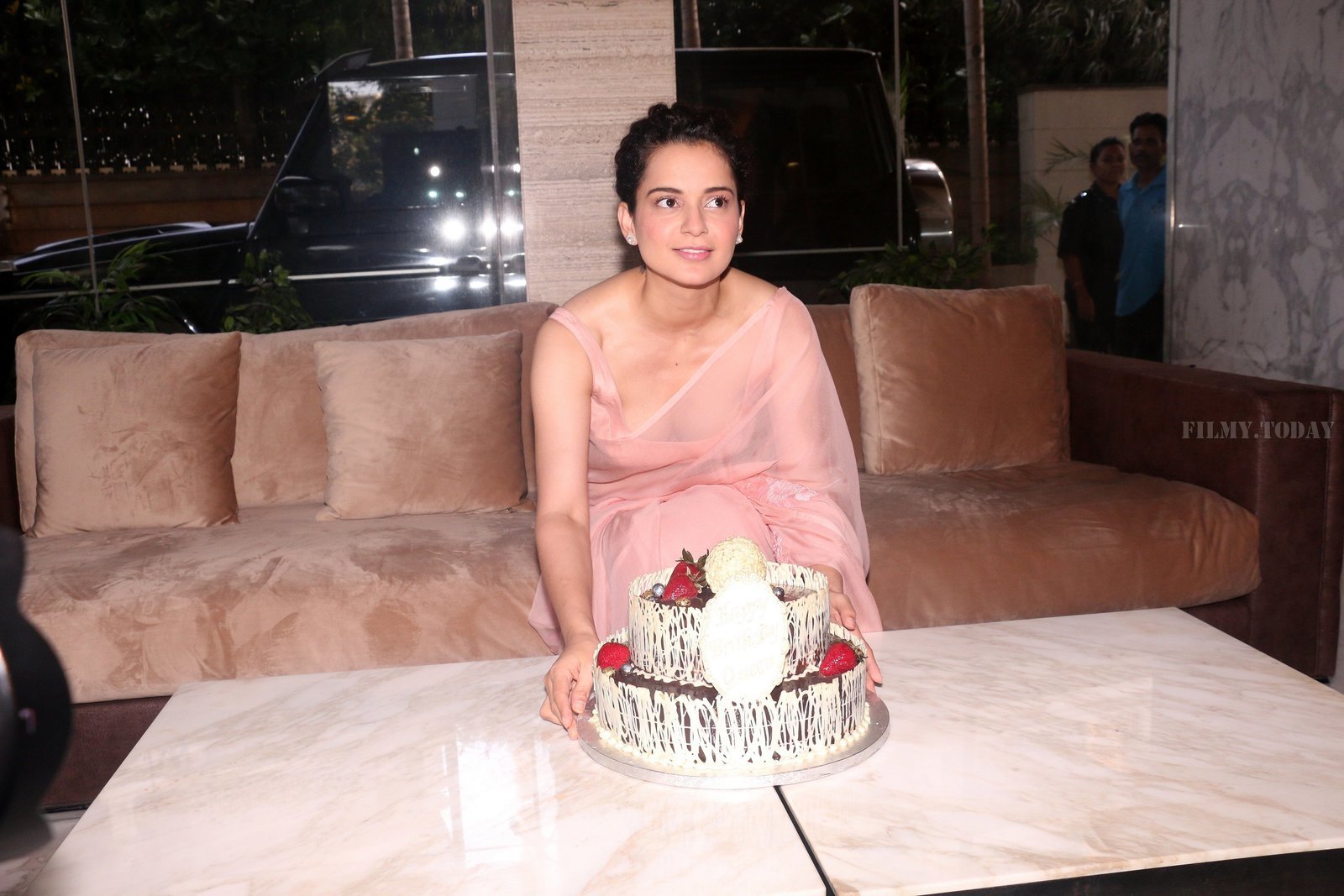 Photos: Kangana Ranaut Celebrates Her Birthday at Bandra Residence | Picture 1637232