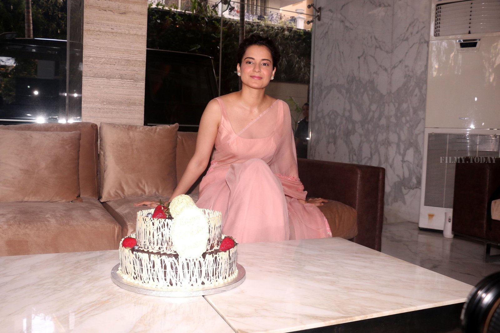 Photos: Kangana Ranaut Celebrates Her Birthday at Bandra Residence | Picture 1637234