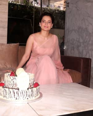 Photos: Kangana Ranaut Celebrates Her Birthday at Bandra Residence | Picture 1637234