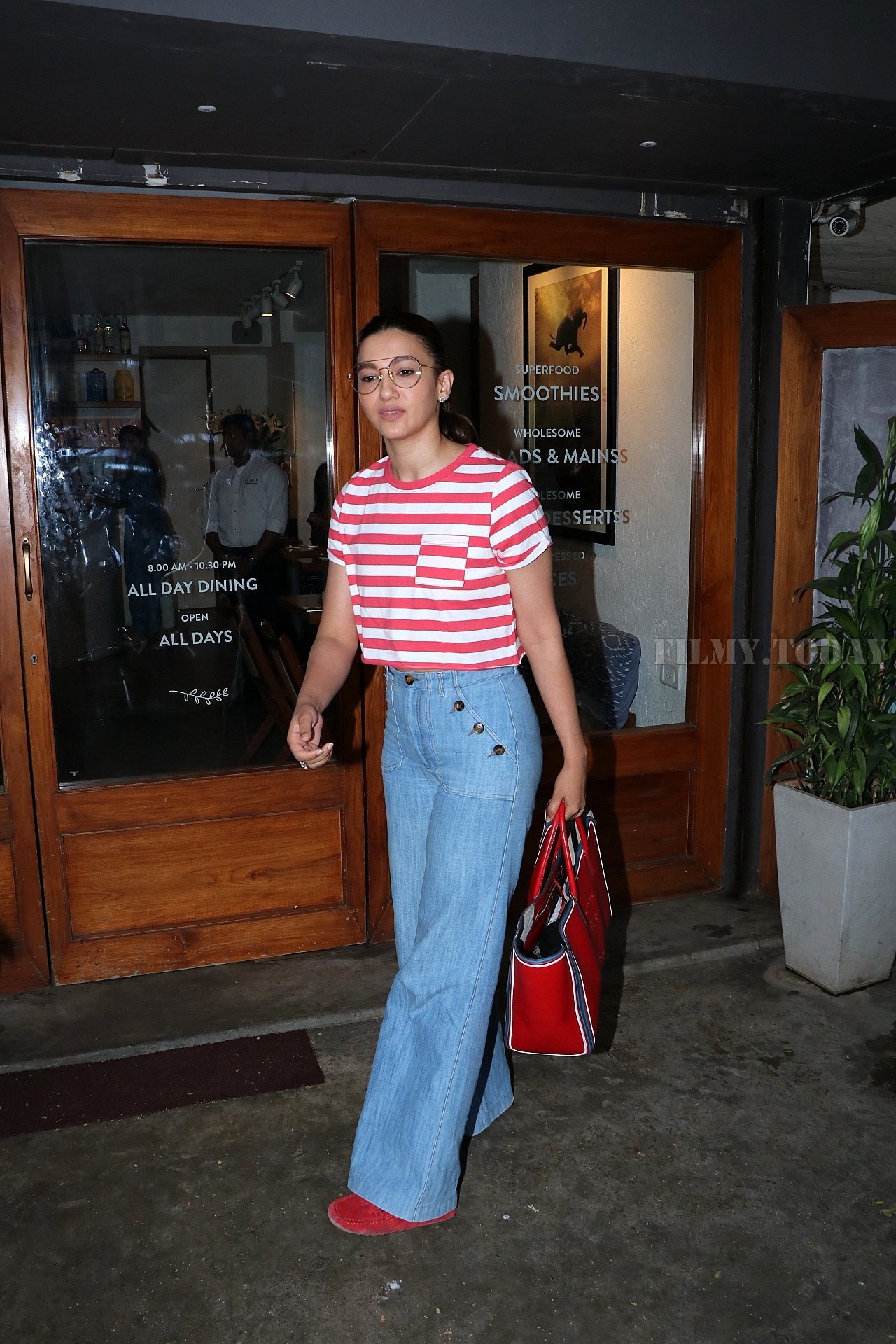 Photos: Gauhar Khan Spotted at Sequel Bandra | Picture 1638929