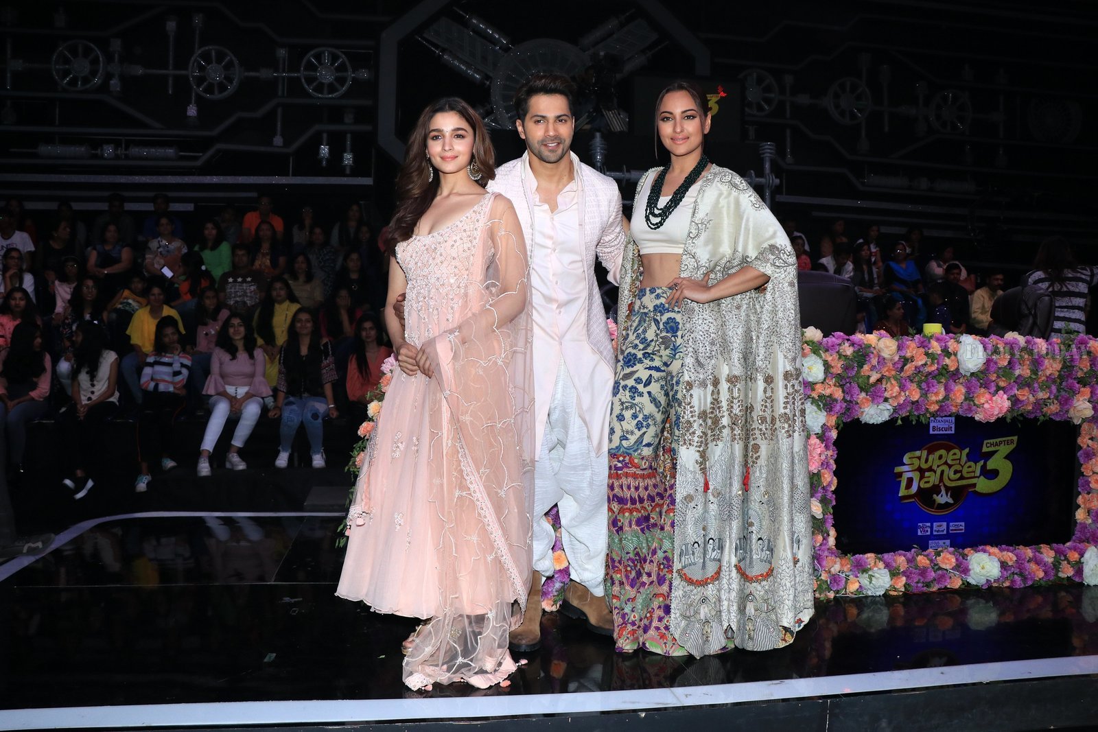 Photos: Promotion Of Film Kalank on the sets of Super Dancers Chapter 3 | Picture 1638832