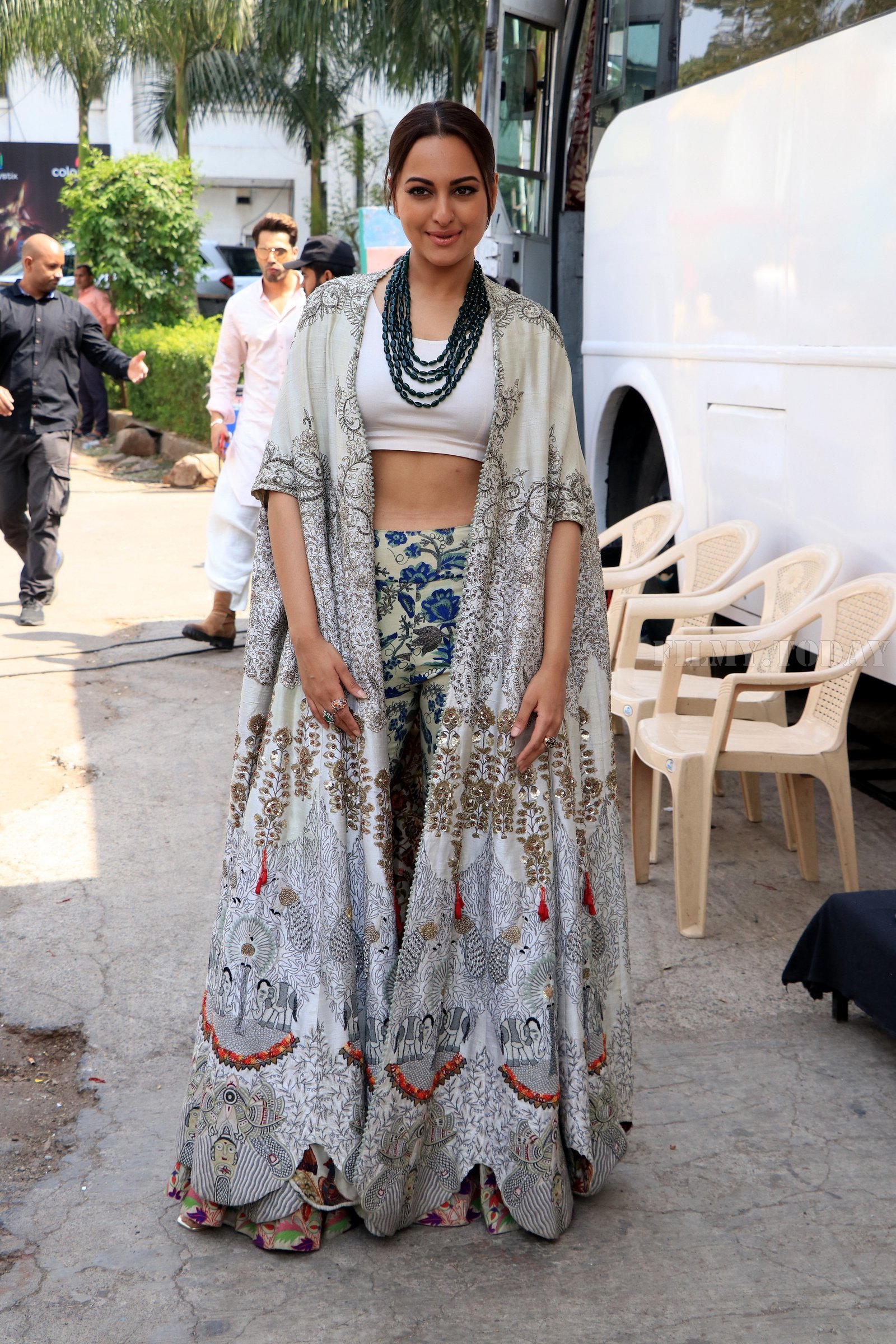 Sonakshi Sinha - Photos: Promotion Of Film Kalank on the sets of Super Dancers Chapter 3 | Picture 1638825