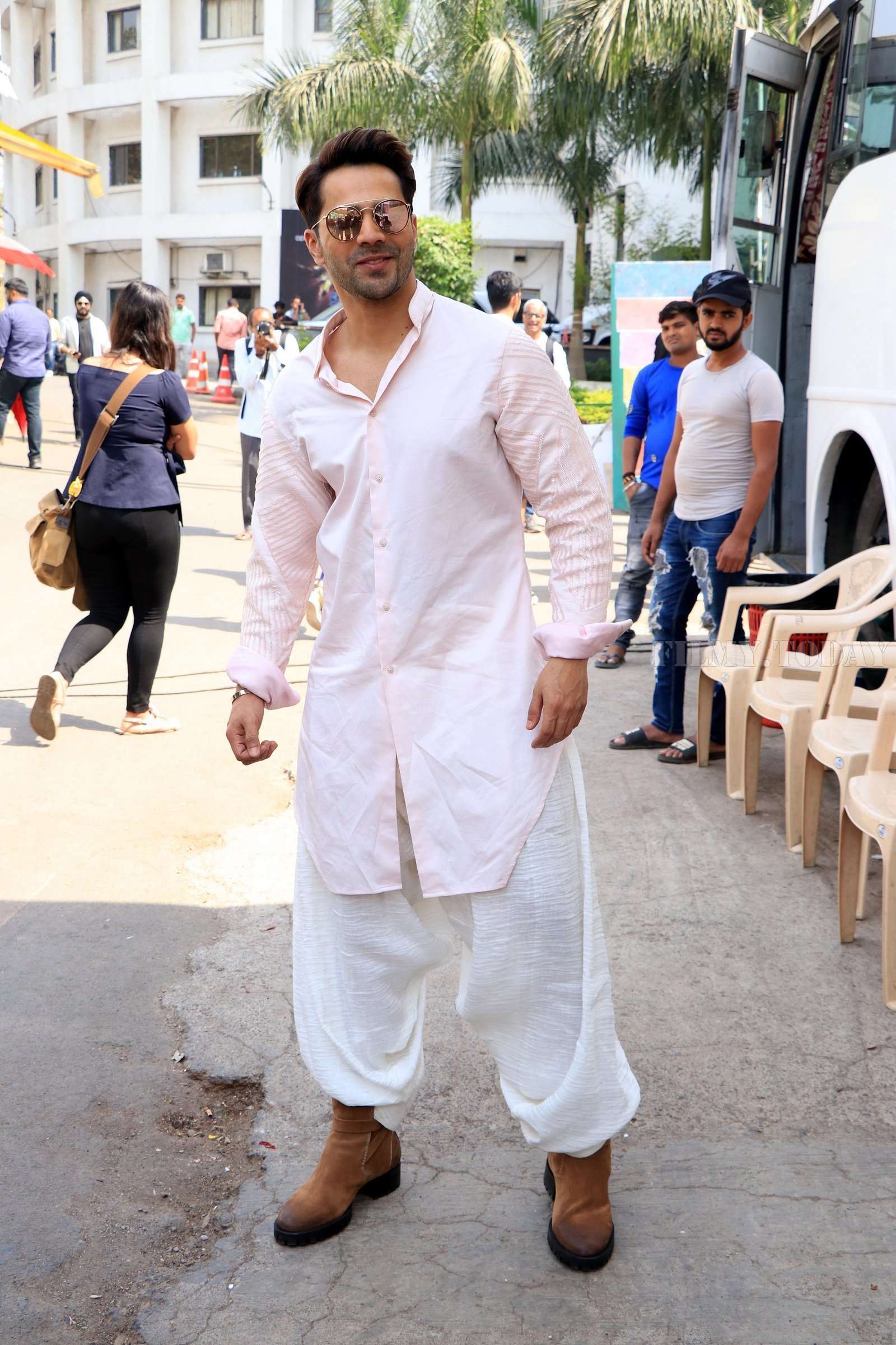 Varun Dhawan - Photos: Promotion Of Film Kalank on the sets of Super Dancers Chapter 3 | Picture 1638823