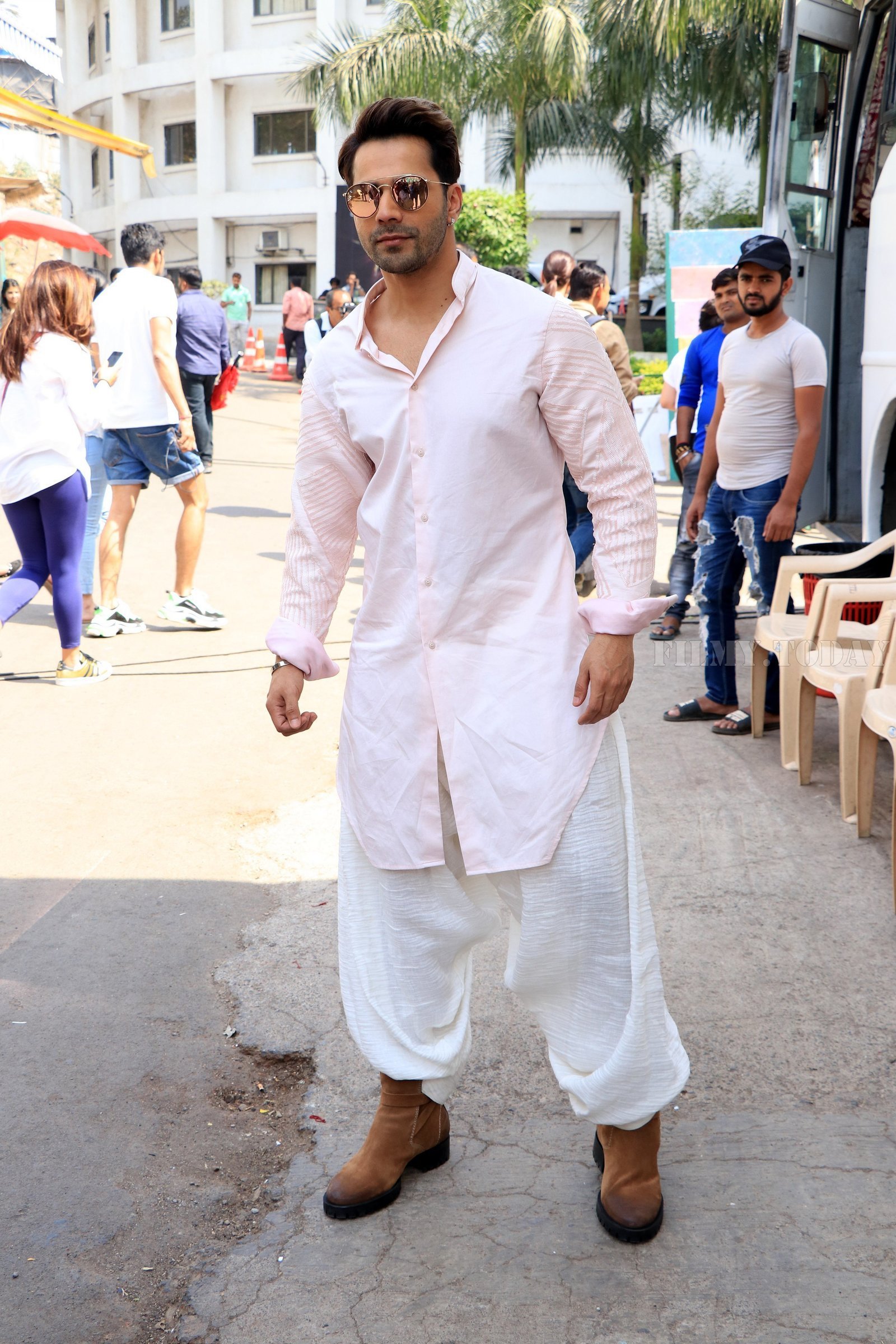 Varun Dhawan - Photos: Promotion Of Film Kalank on the sets of Super Dancers Chapter 3 | Picture 1638857