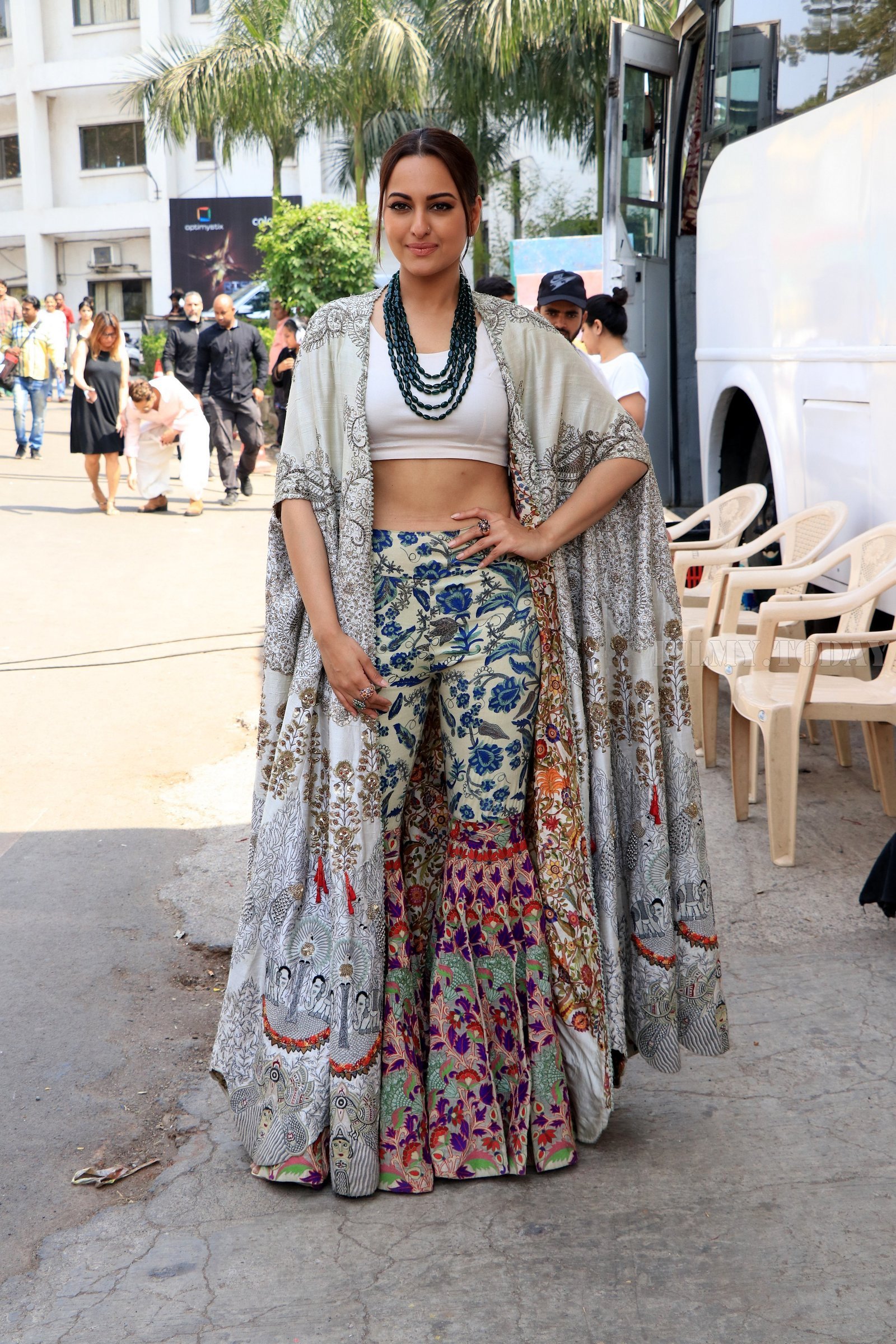 Sonakshi Sinha - Photos: Promotion Of Film Kalank on the sets of Super Dancers Chapter 3 | Picture 1638826