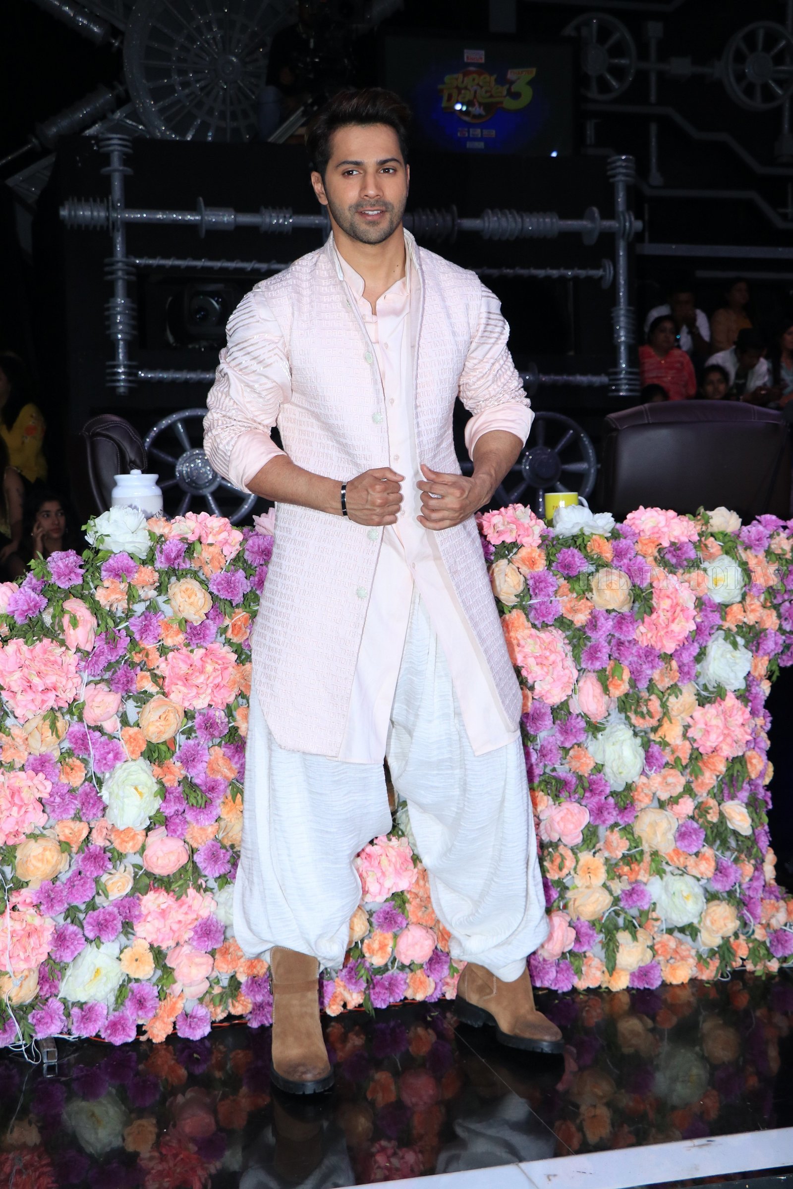 Varun Dhawan - Photos: Promotion Of Film Kalank on the sets of Super Dancers Chapter 3 | Picture 1638855