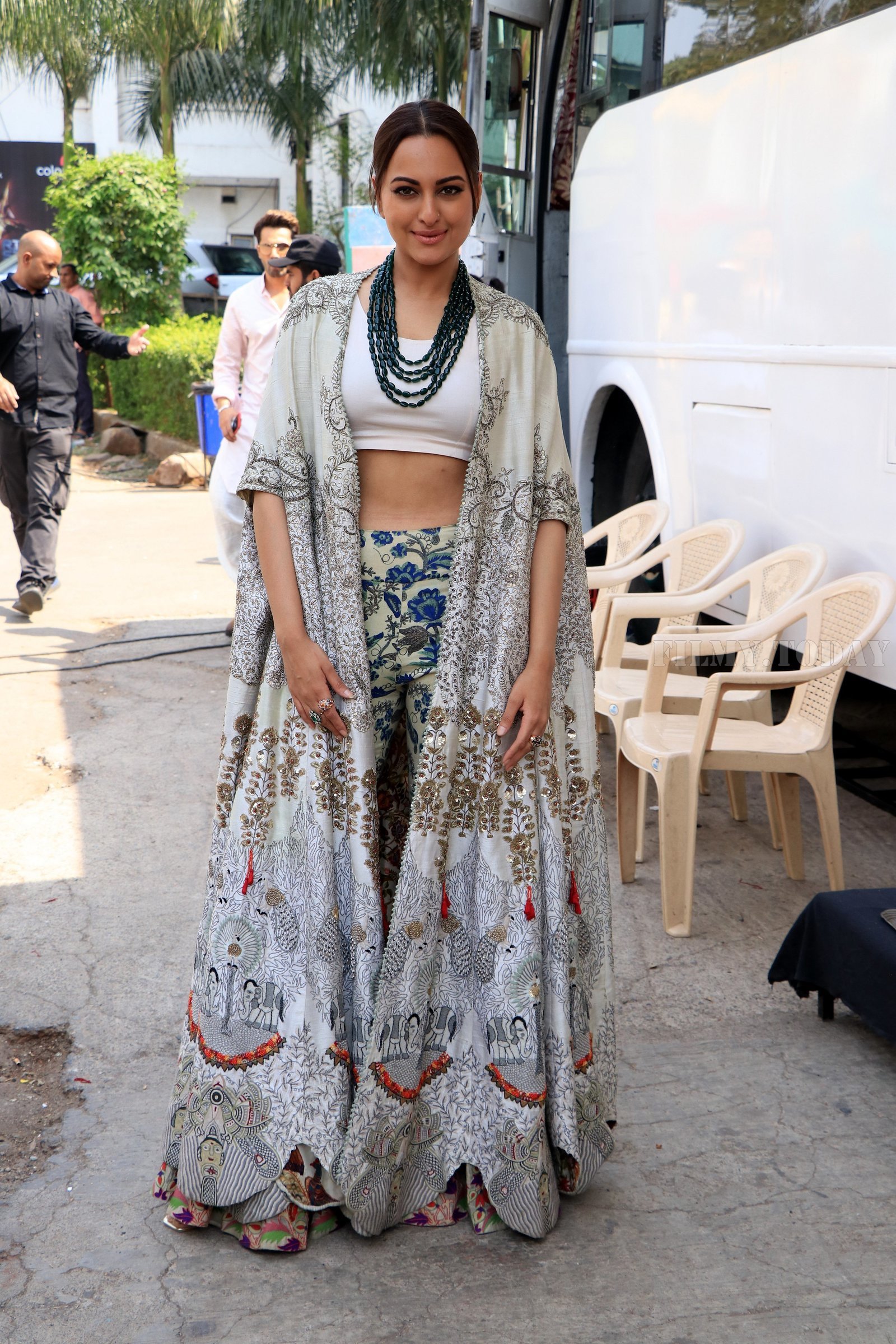 Sonakshi Sinha - Photos: Promotion Of Film Kalank on the sets of Super Dancers Chapter 3 | Picture 1638856