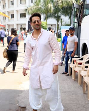 Varun Dhawan - Photos: Promotion Of Film Kalank on the sets of Super Dancers Chapter 3 | Picture 1638823