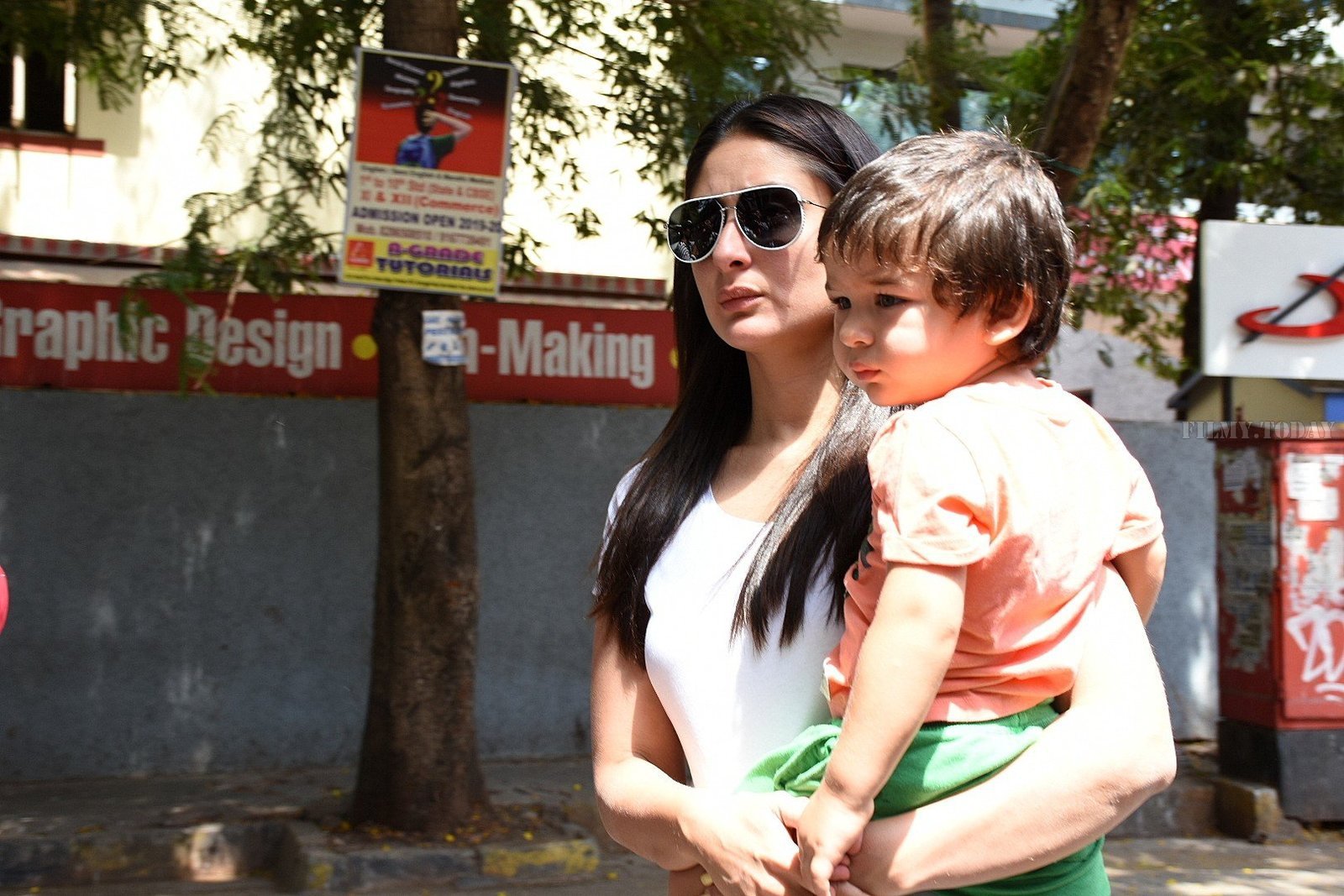 Kareena Kapoor - Photos: Celebs Voting For 2019 Election | Picture 1645471