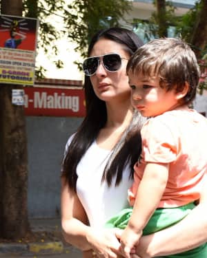 Kareena Kapoor - Photos: Celebs Voting For 2019 Election | Picture 1645471