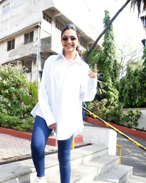 Deepika Padukone - Photos: Celebs Voting For 2019 Election | Picture 1645429
