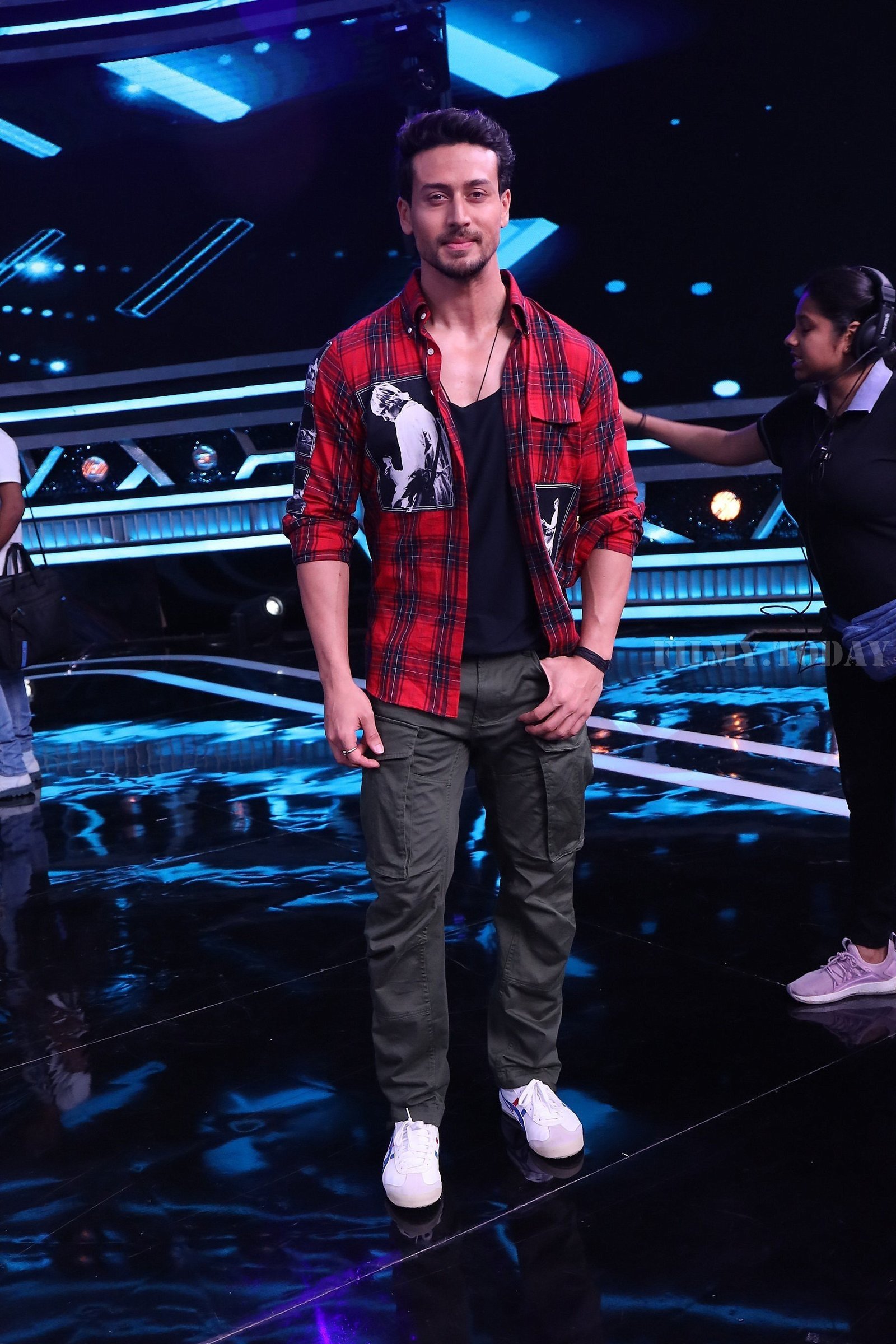 Tiger Shroff - Photos: Promotion Of Student Of The year 2 on the sets of Super Dancer Chapter 3 | Picture 1645544