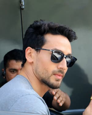 Tiger Shroff - Photos: Promotion Of Student Of The year 2 on the sets of Super Dancer Chapter 3 | Picture 1645529