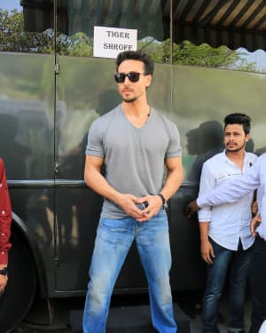 Tiger Shroff - Photos: Promotion Of Student Of The year 2 on the sets of Super Dancer Chapter 3 | Picture 1645528