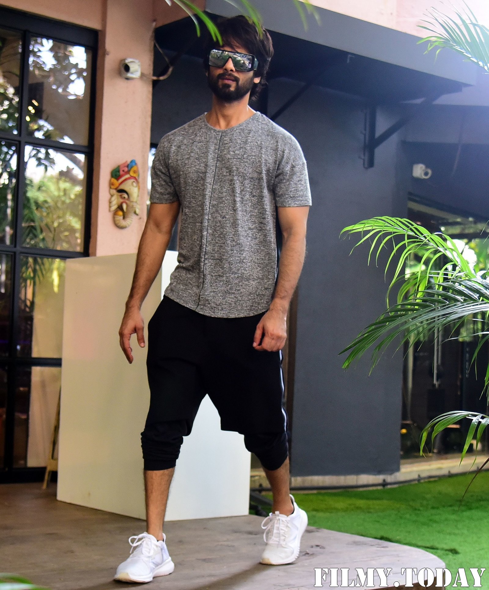 Shahid Kapoor - Photos: Celebs Spotted at Bandra | Picture 1697734