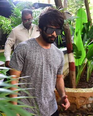 Shahid Kapoor - Photos: Celebs Spotted at Bandra | Picture 1697736