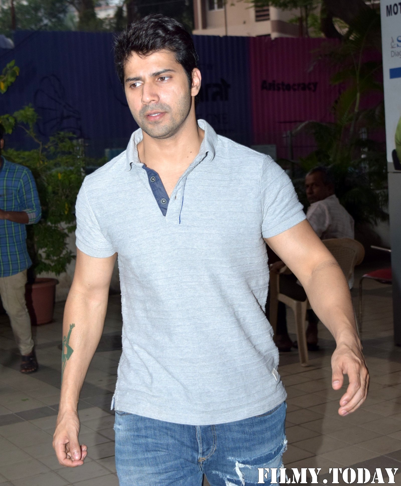 Varun Dhawan - Photos: Celebs Spotted at Juhu | Picture 1703390