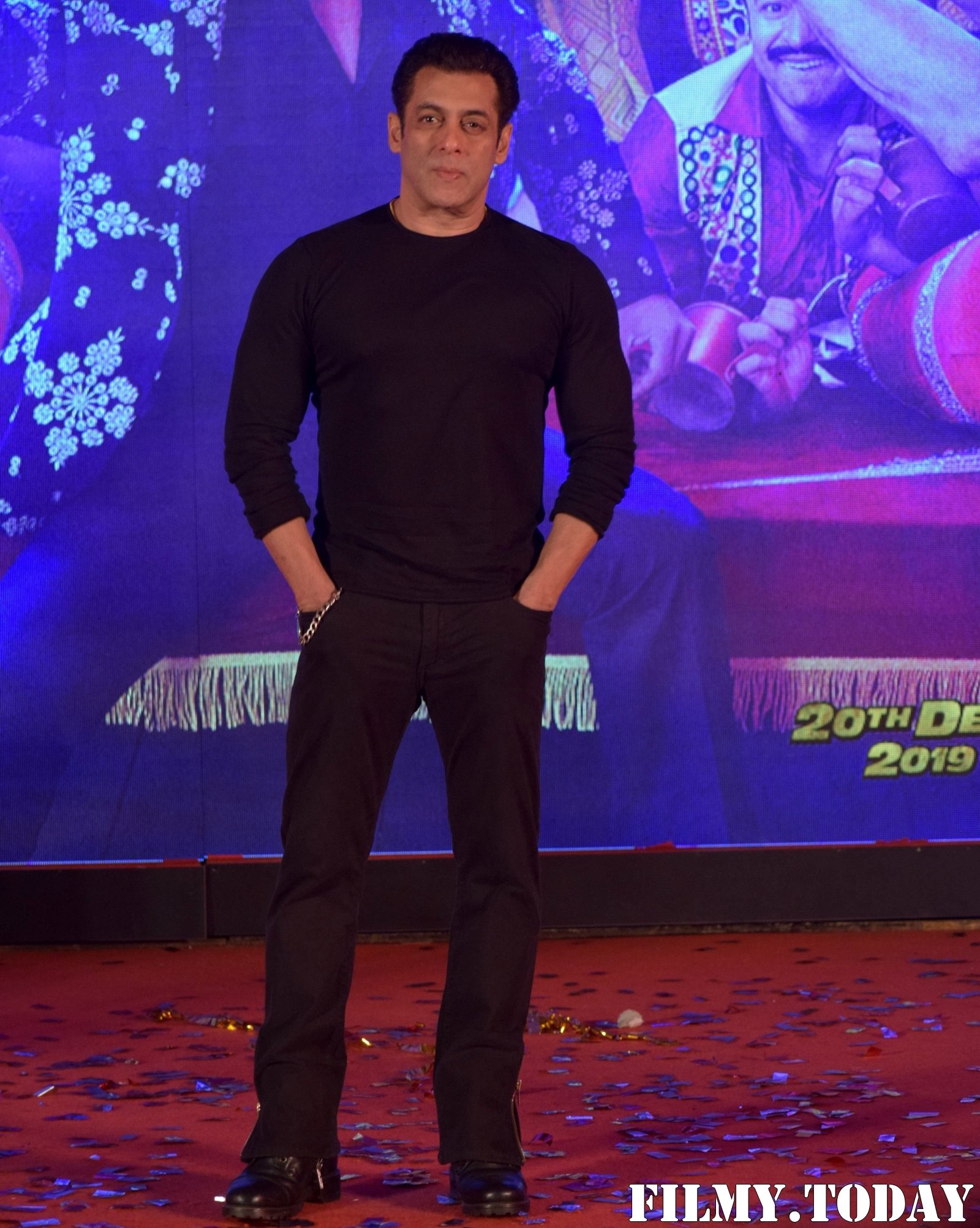 Salman Khan - Photos: Munna Badnaam Hua Song Launch From Dabangg3 At Jw Marriott | Picture 1703410