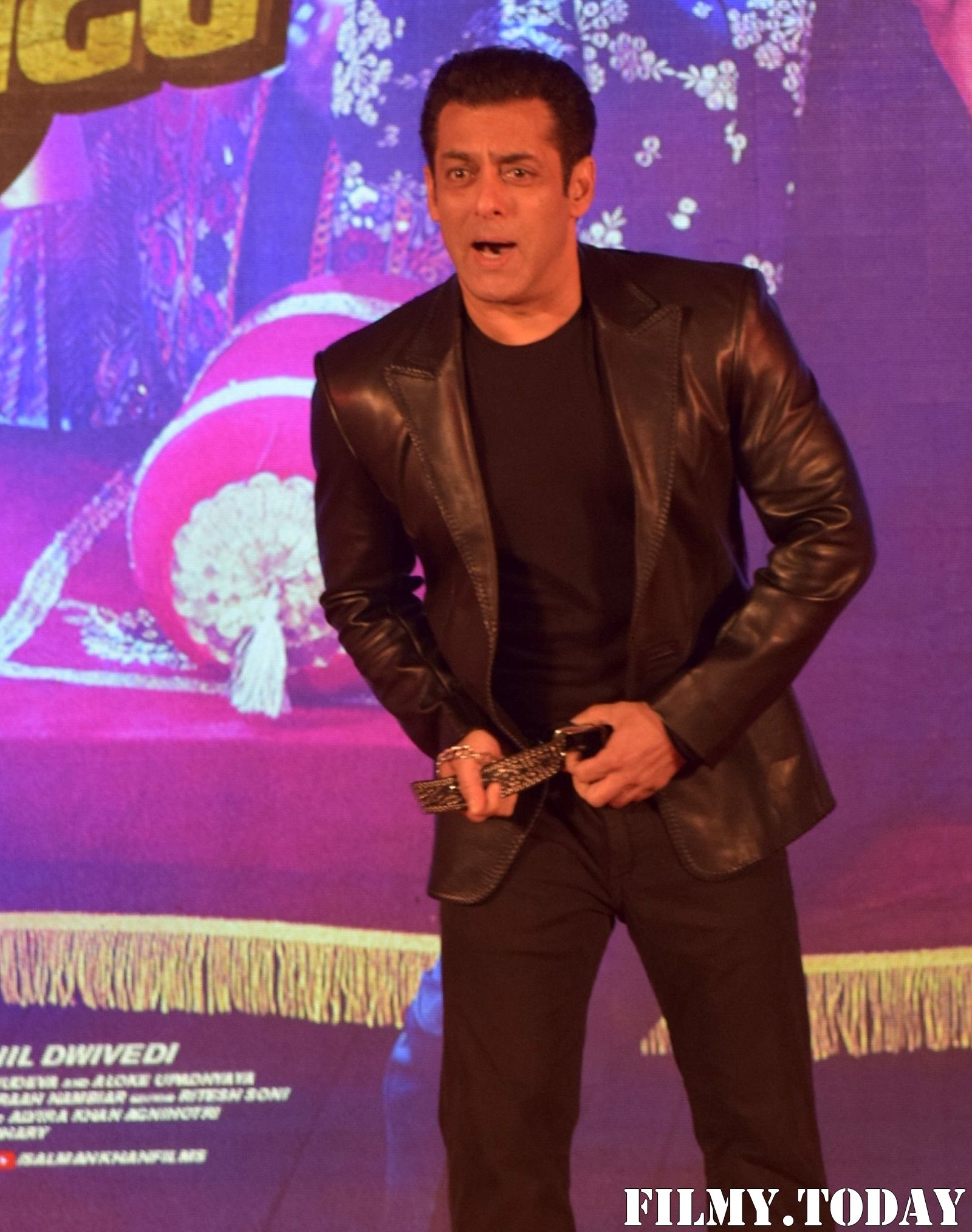 Salman Khan - Photos: Munna Badnaam Hua Song Launch From Dabangg3 At Jw Marriott | Picture 1703387