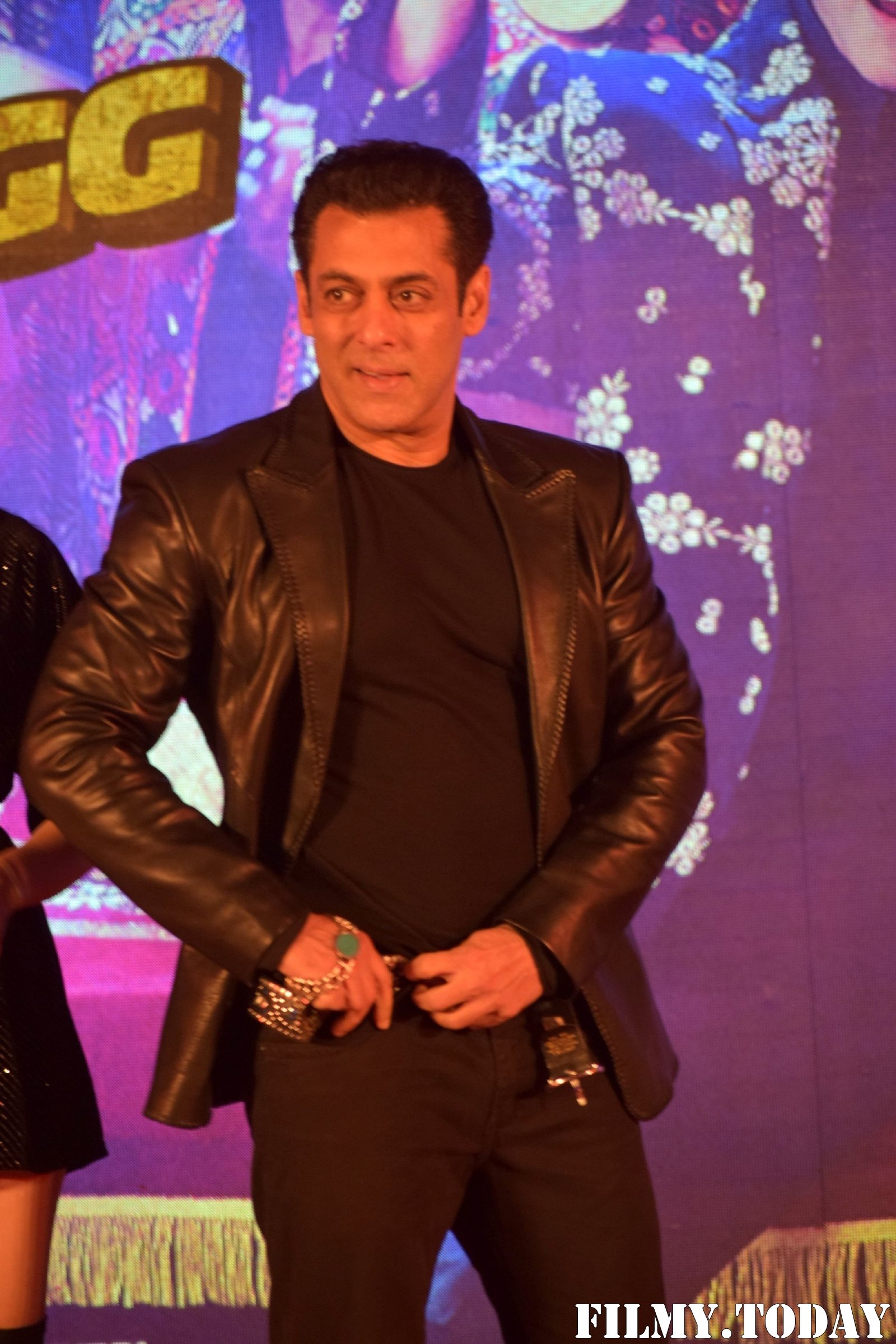 Salman Khan - Photos: Munna Badnaam Hua Song Launch From Dabangg3 At Jw Marriott | Picture 1703391