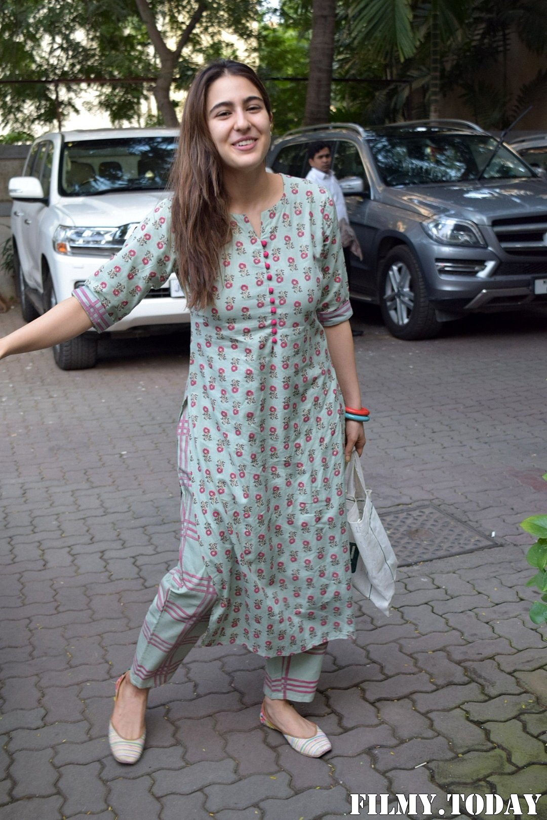 Photos: Sara Ali Khan Spotted At Anand L Rai Office | Picture 1703124