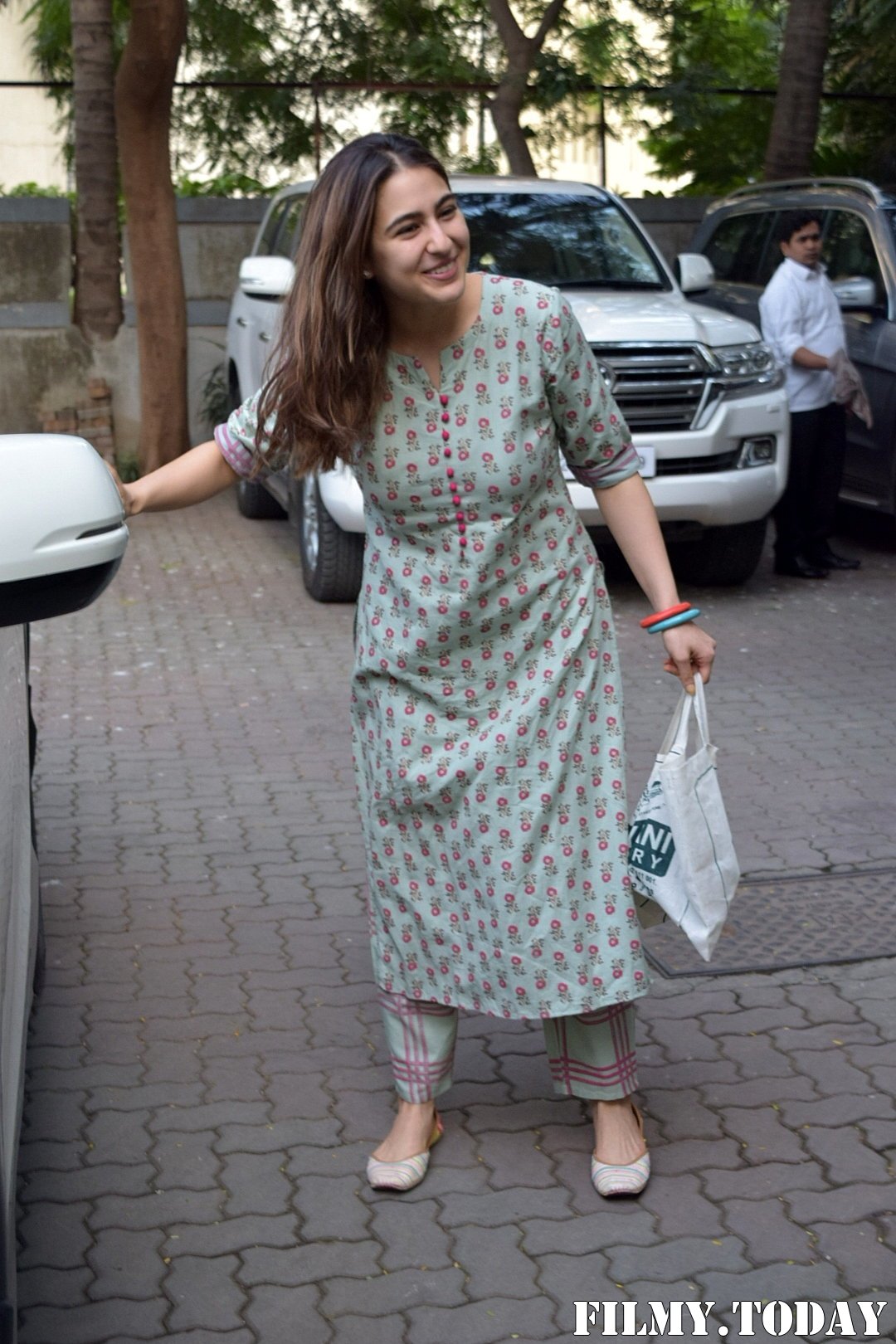 Photos: Sara Ali Khan Spotted At Anand L Rai Office | Picture 1703122