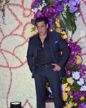 Salman Khan - Photos: Wedding Reception Of Sooraj Barjatya's Son Devansh At Jw Marriott Juhu | Picture 1703094