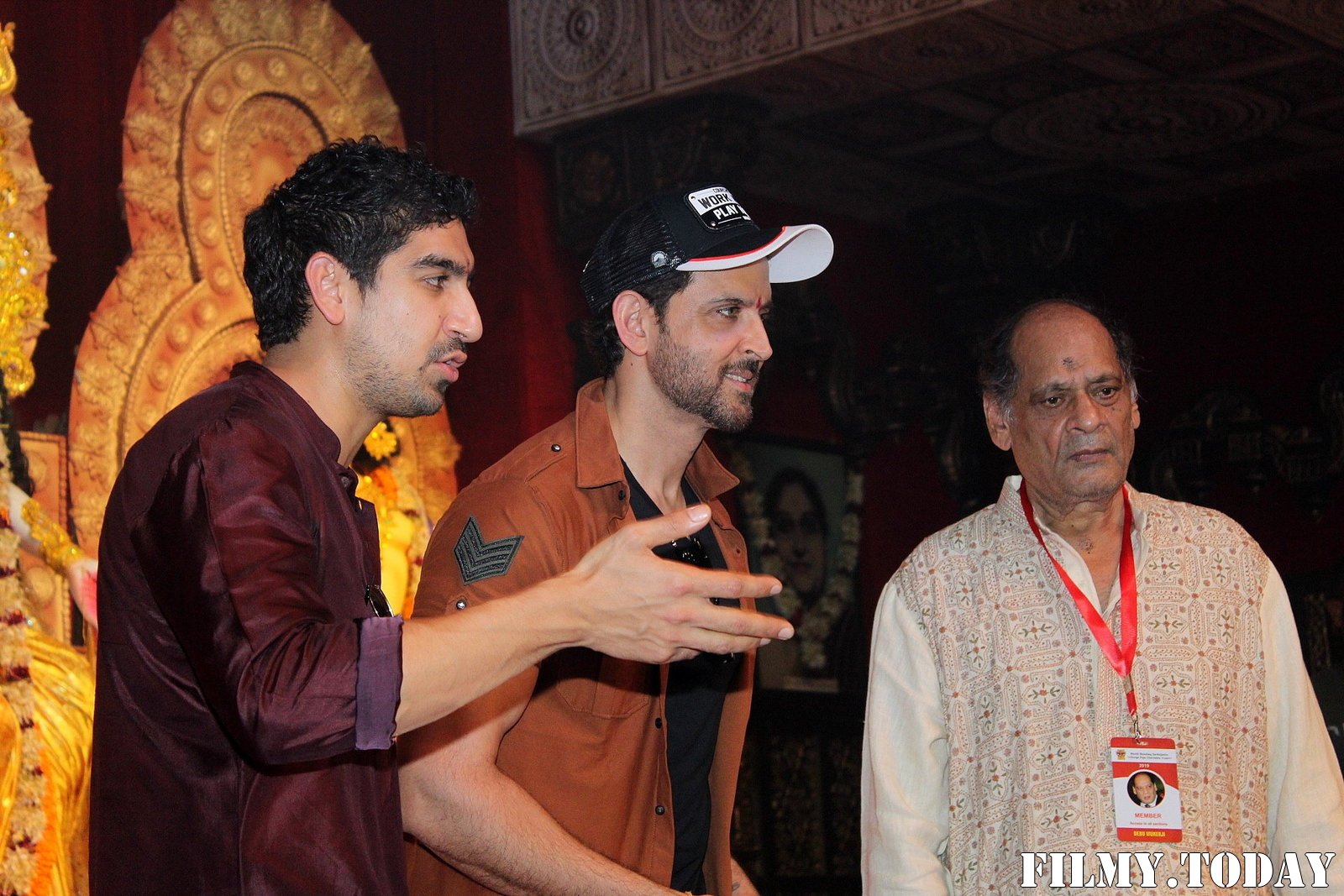 Photos: Celebs At Durga Puja In Juhu | Picture 1690427