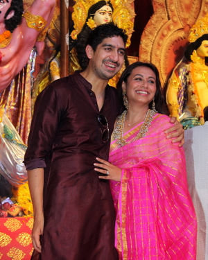 Photos: Celebs At Durga Puja In Juhu | Picture 1690414