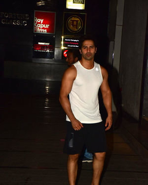 Varun Dhawan - Photos: Celebs Spotted at Gym | Picture 1692003