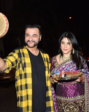 Photos: Celebs At Celebration Of Karvachauth At Anil Kapoor's House | Picture 1692637