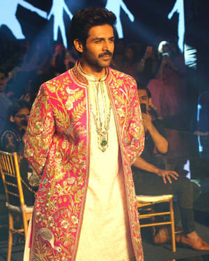 Photos: Celebs Walk The Ramp At Abu Jani & Sandeep Khosla Fashion Show | Picture 1692484