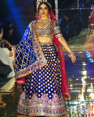 Photos: Celebs Walk The Ramp At Abu Jani & Sandeep Khosla Fashion Show | Picture 1692490