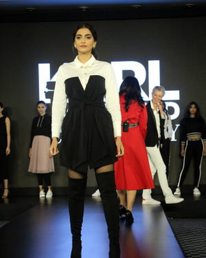 Photos: Sonam Kapoor Ahuja At The Launch Of Cover Story Capsule Collection | Picture 1692033