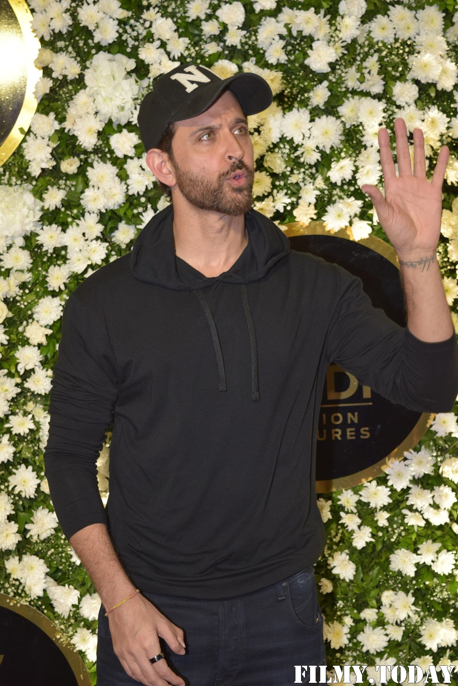 Hrithik Roshan - Photos: Celebs At Anand Pandit's Diwali Party | Picture 1693626