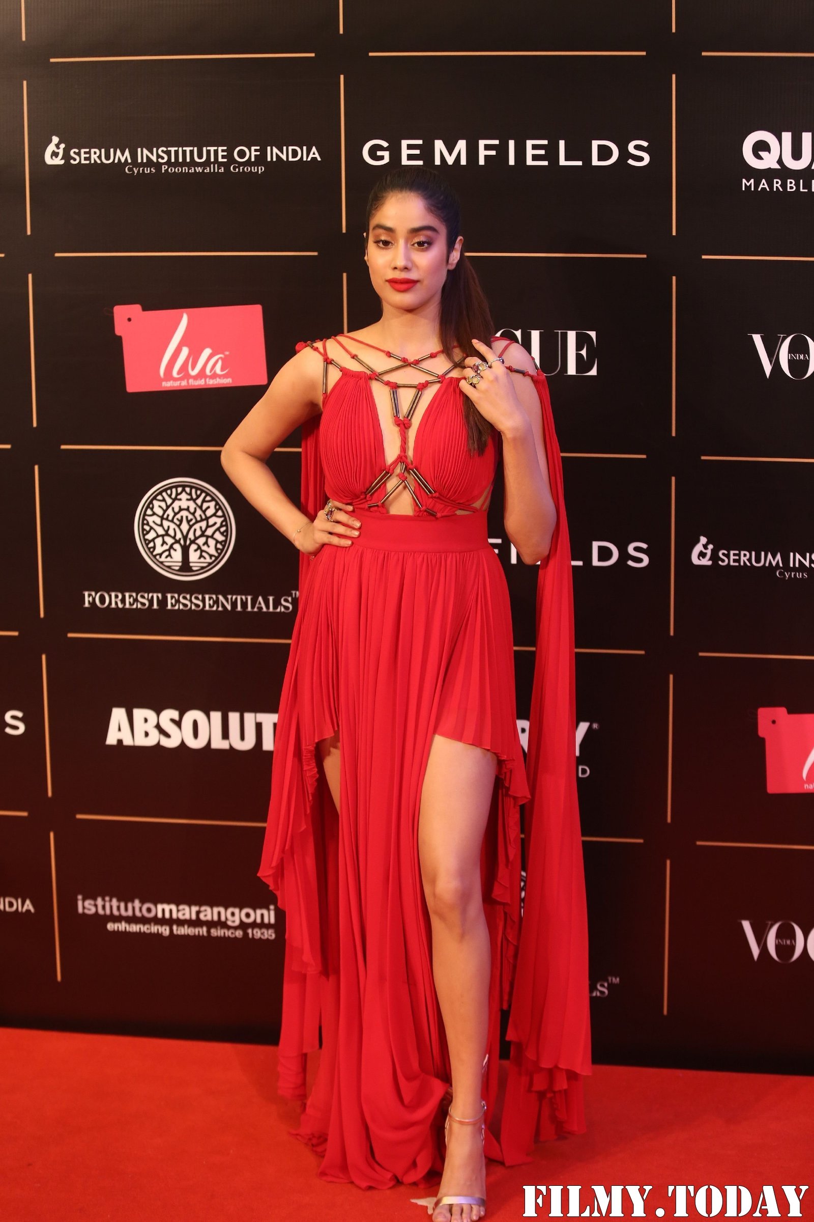 Janhvi Kapoor - Photos: Red Carpet Ceremony Of Vogue Women Of The Year 2019 | Picture 1693436